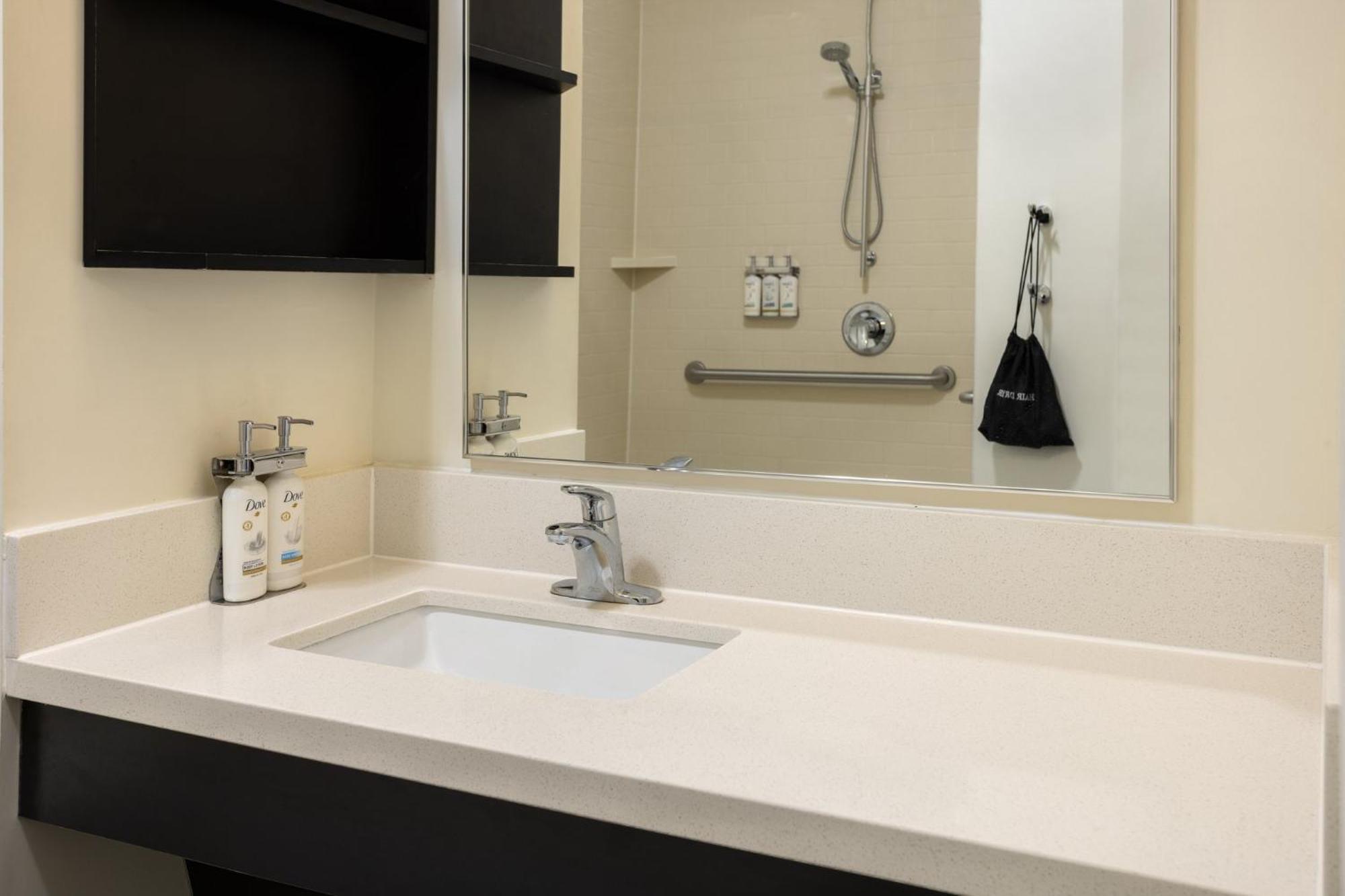 Candlewood Suites Philadelphia - Airport Area By Ihg Chester Ngoại thất bức ảnh