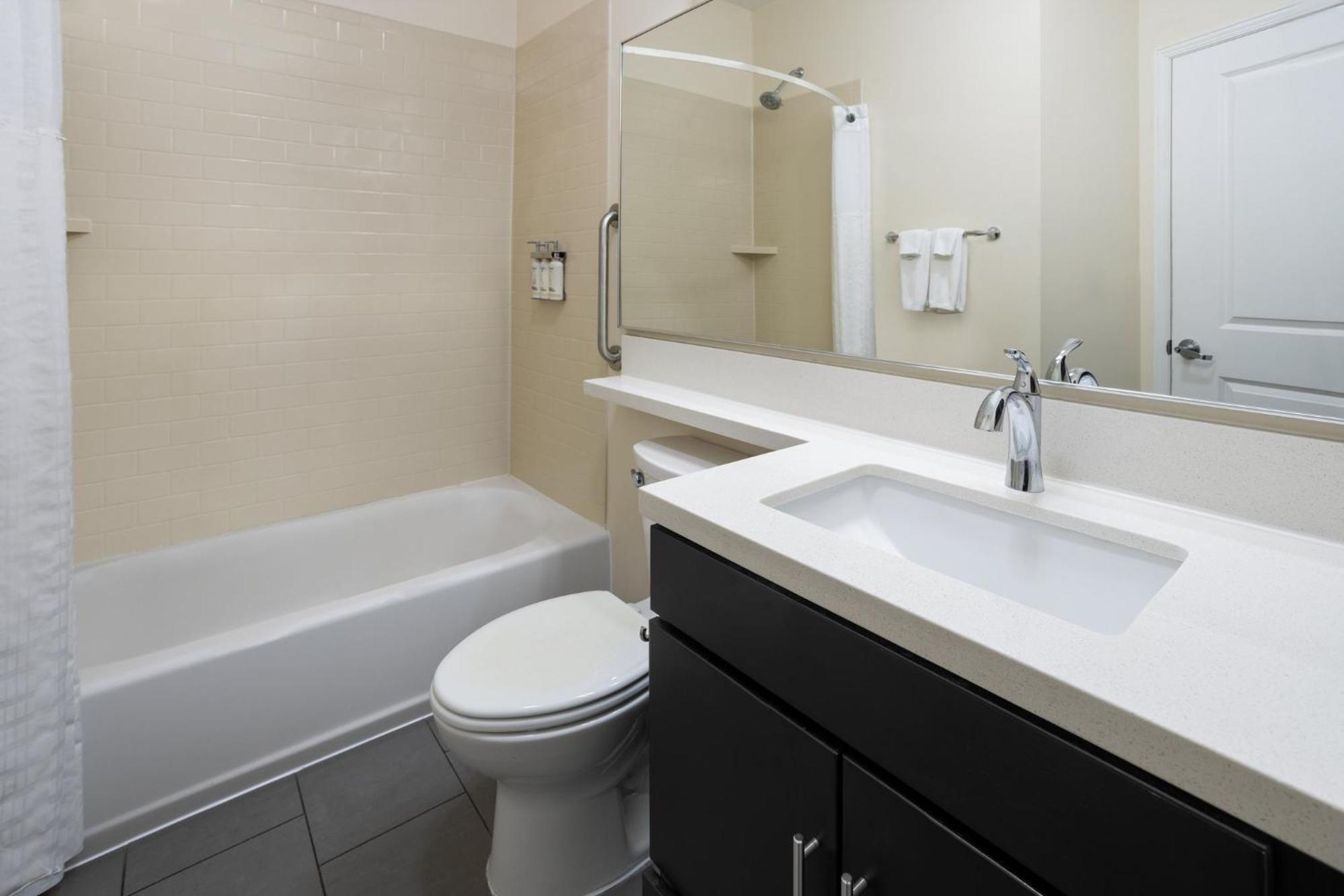 Candlewood Suites Philadelphia - Airport Area By Ihg Chester Ngoại thất bức ảnh